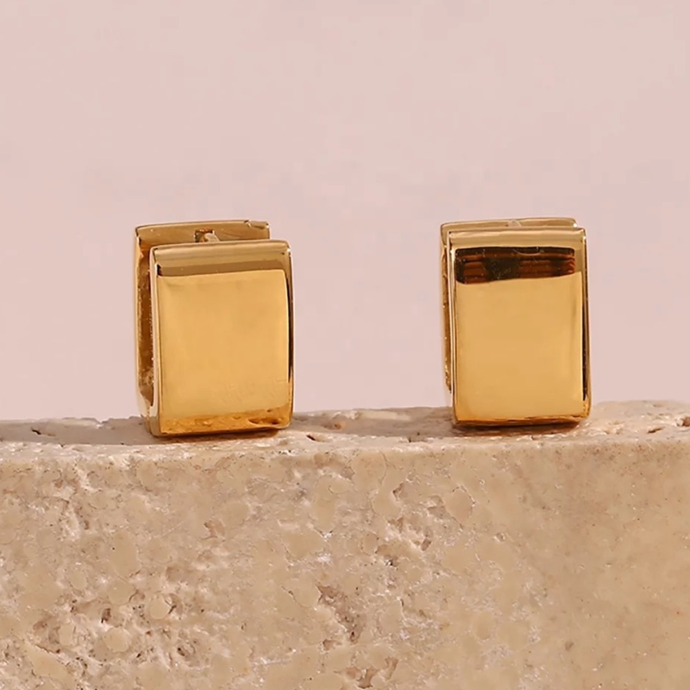 New Minimalist Square 18k Gold Huggies Earring - Picture 5 of 7